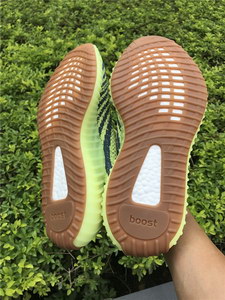 Y**zy 350 boost v2 “yebra”