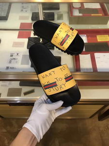 G*u*i slippers(aaa)-213