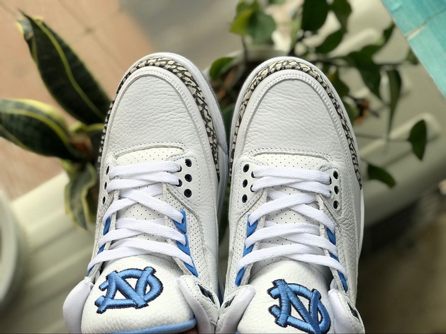 Air Jordan 3 Retro UNC