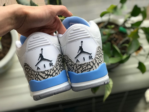 Air Jordan 3 Retro UNC