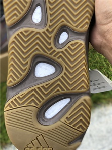 ad*s Y**zy boost 700 “mauve”-002