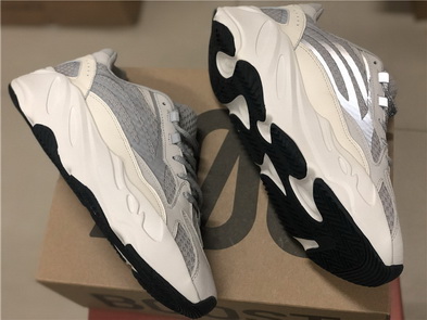 authentic ad*s Y**zy 700 boost white-003