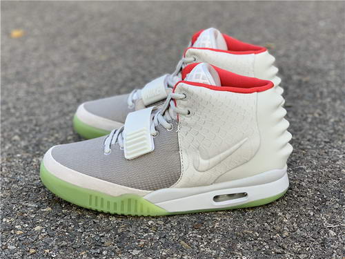 kanye west xnike air Y**zy ii nrg white
