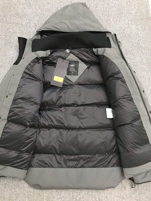 Can*a Go*e coat-37-135