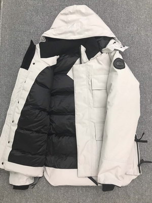 Can*a Go*e coat-37-136