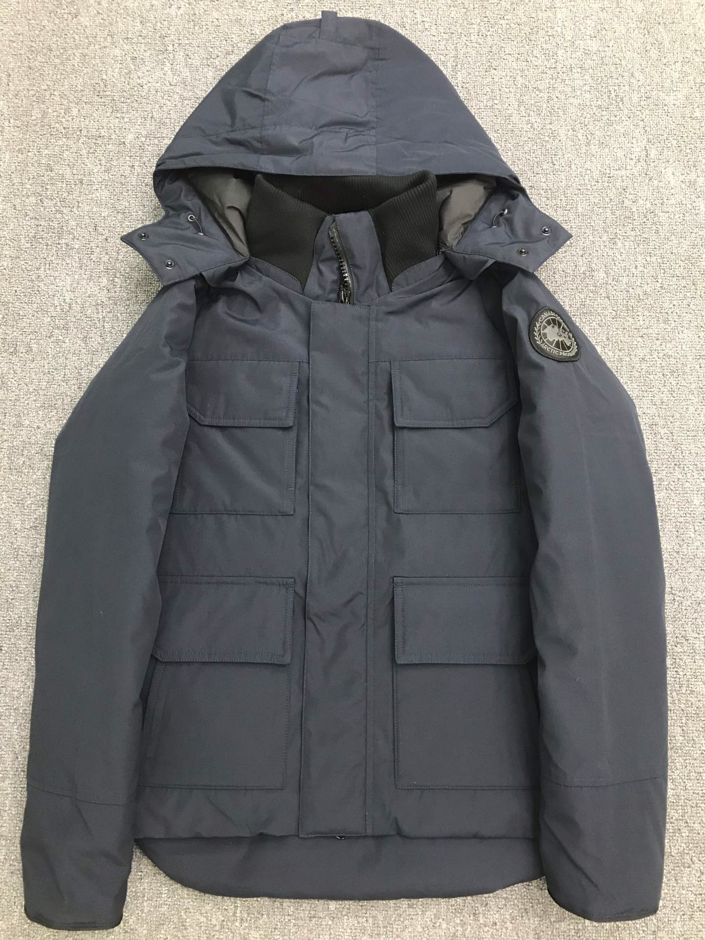 Can*a Go*e coat-37-137