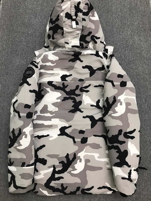 Can*a Go*e coat-37-141