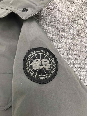 Can*a Go*e coat-37-135