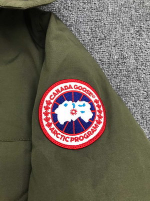 Can*a Go*e coat-37-140