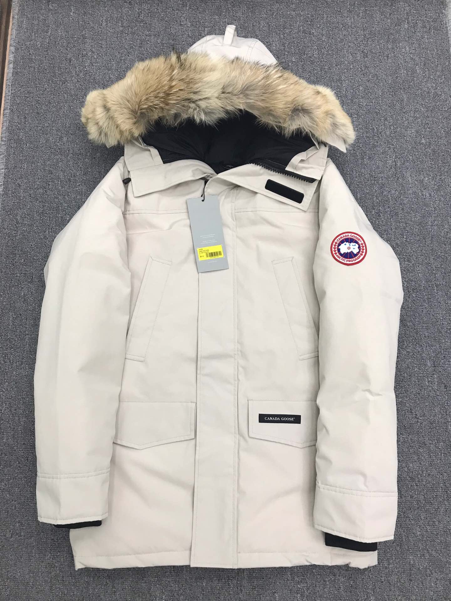 Can*a Go*e coat-13-165