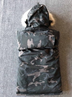 Can*a Go*e coat-13-166