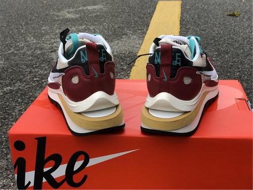 Sacai x Nike Pegasus Vaporfly-002