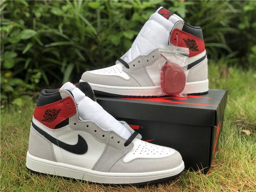 Air Jordan 1 High OG Smoke Grey