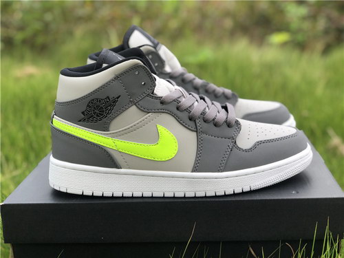 Air Jordan 1 Mid-045