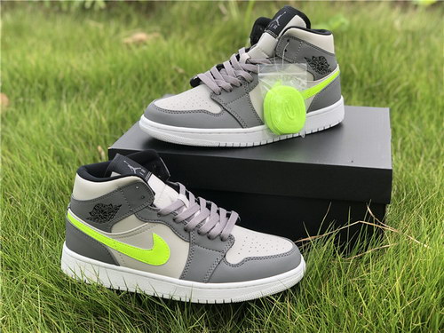 Air Jordan 1 Mid-045