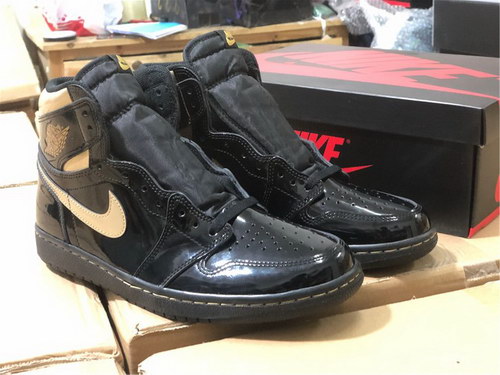 Air Jordan 1 High OG “Black/Metallic Gold”