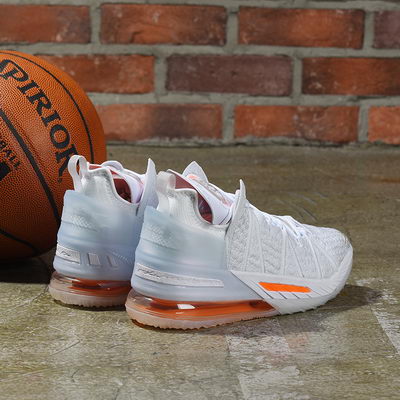 LeBron 18-001