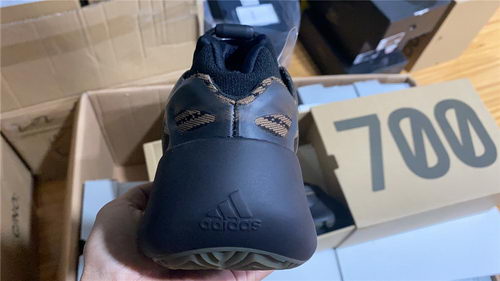 ad*s Y**zy 700 v3 “eremiel”