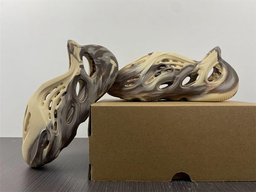 ad*s Y**zy foam runner(kids)-001