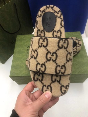 G*u*i slippers(aaa)-424