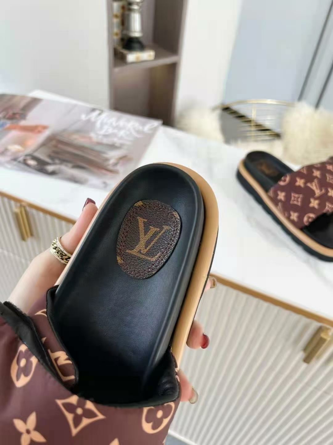 LV Slippers(AAA)-071