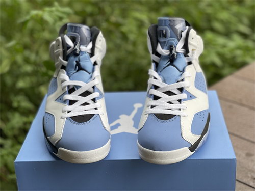 Air Jordan 6 UNC