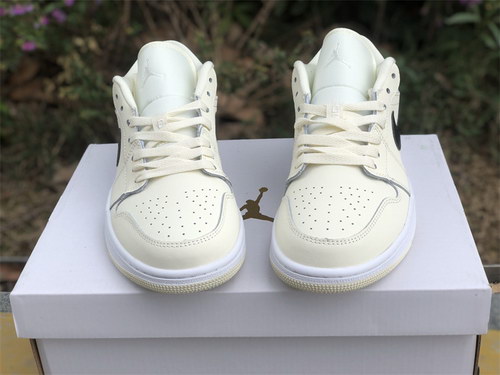 Air Jordan 1 Low-016