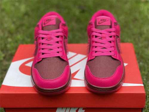 Nike Dunk Low “Valentine’s Day”