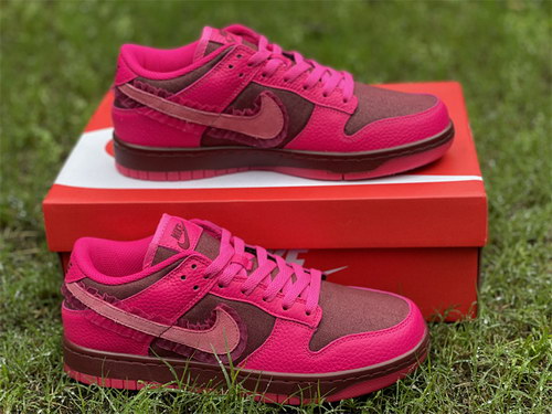 Nike Dunk Low “Valentine’s Day”