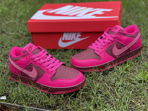 Nike Dunk Low “Valentine’s Day”