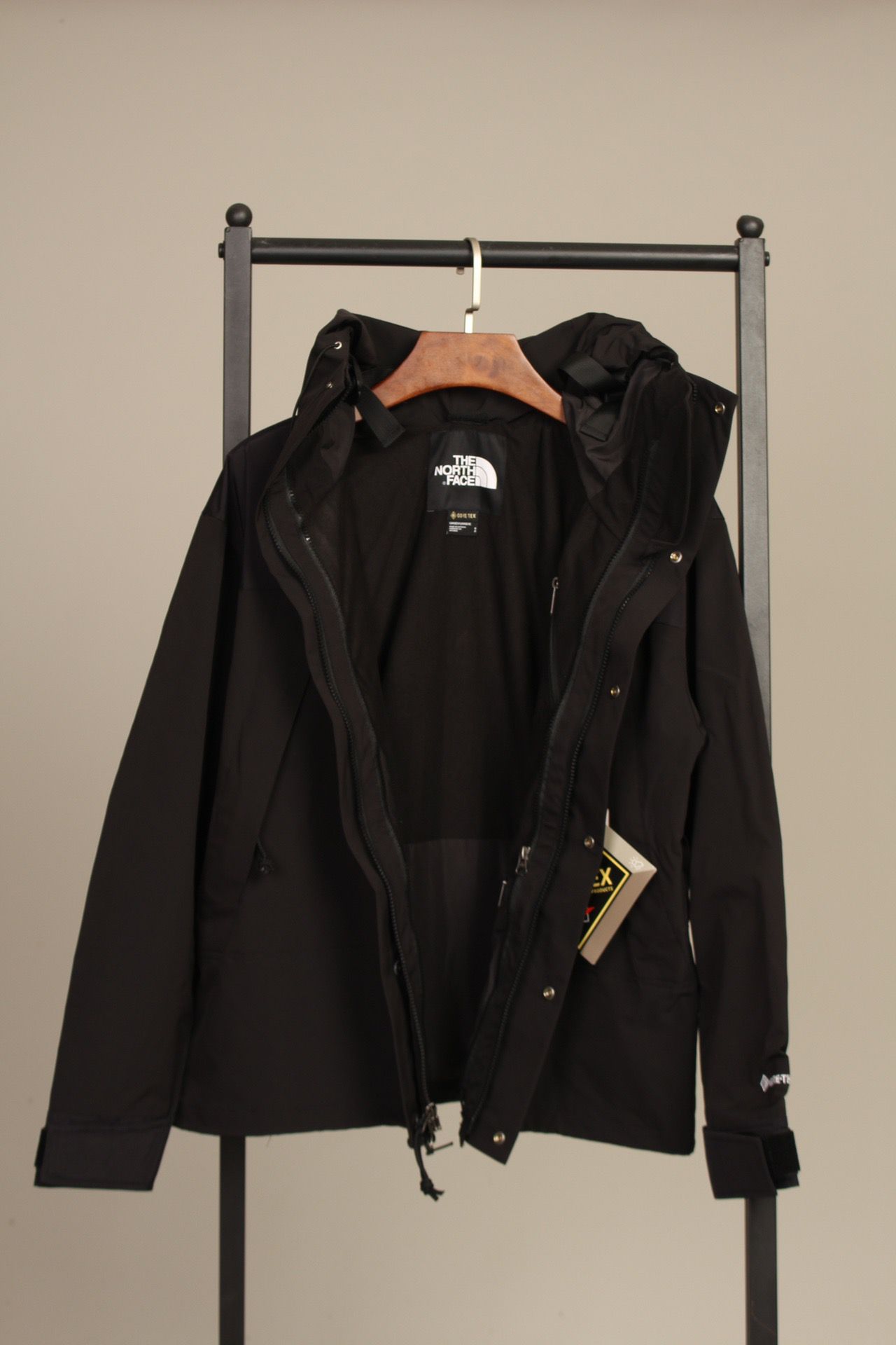 the n0*h F**e coat-015