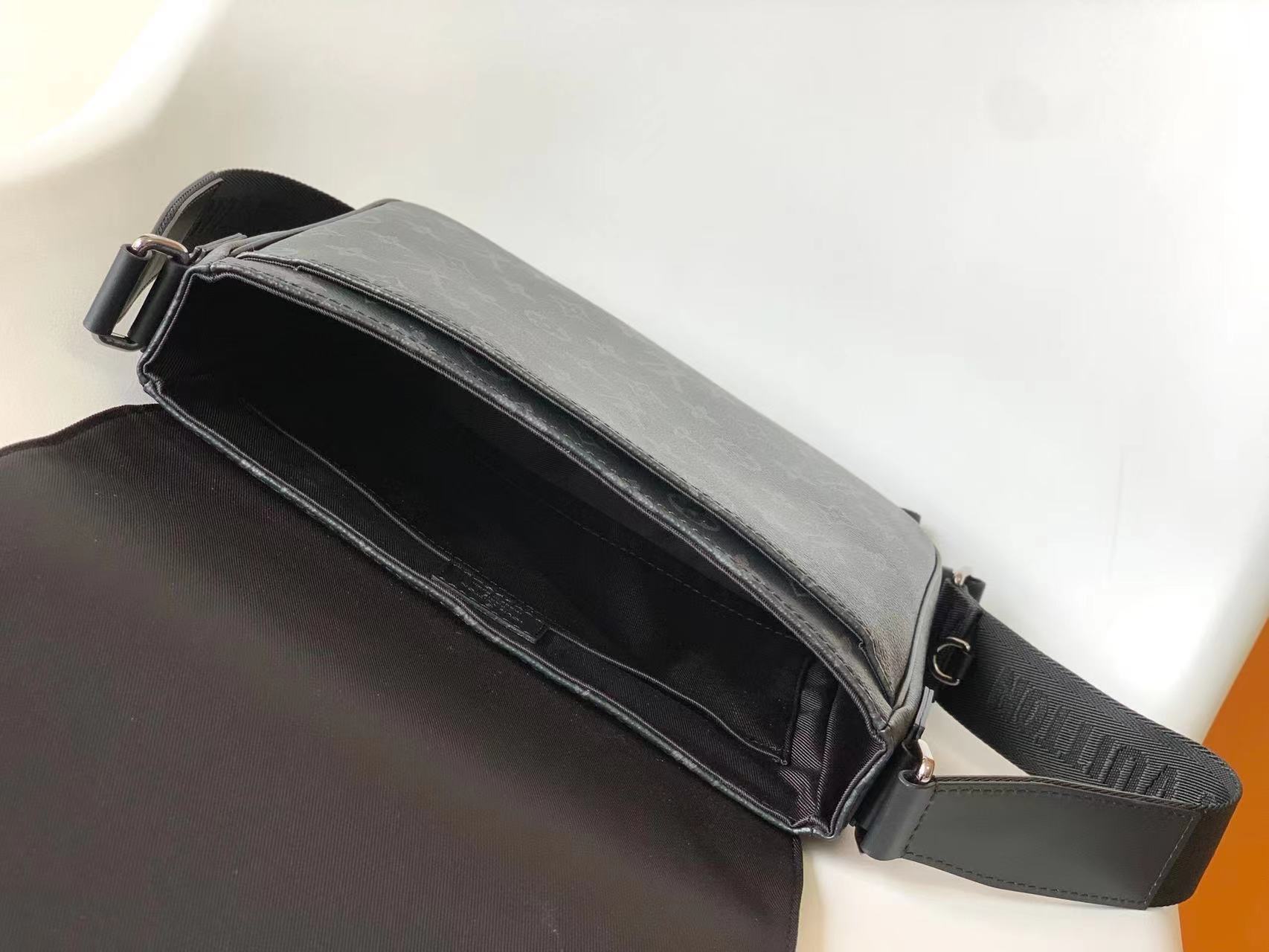 LV Handbags AAA(Men)-070