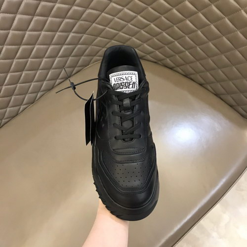 Versace Shoes(AAA)-182