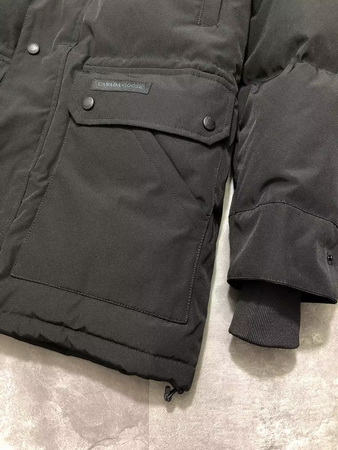 Can*a Go*e coat (e30)-223