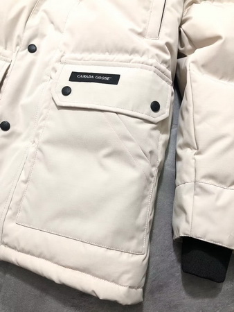 Can*a Go*e coat (e30)-224