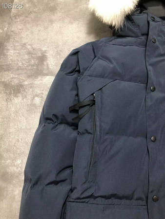 Can*a Go*e coat (e30)-222