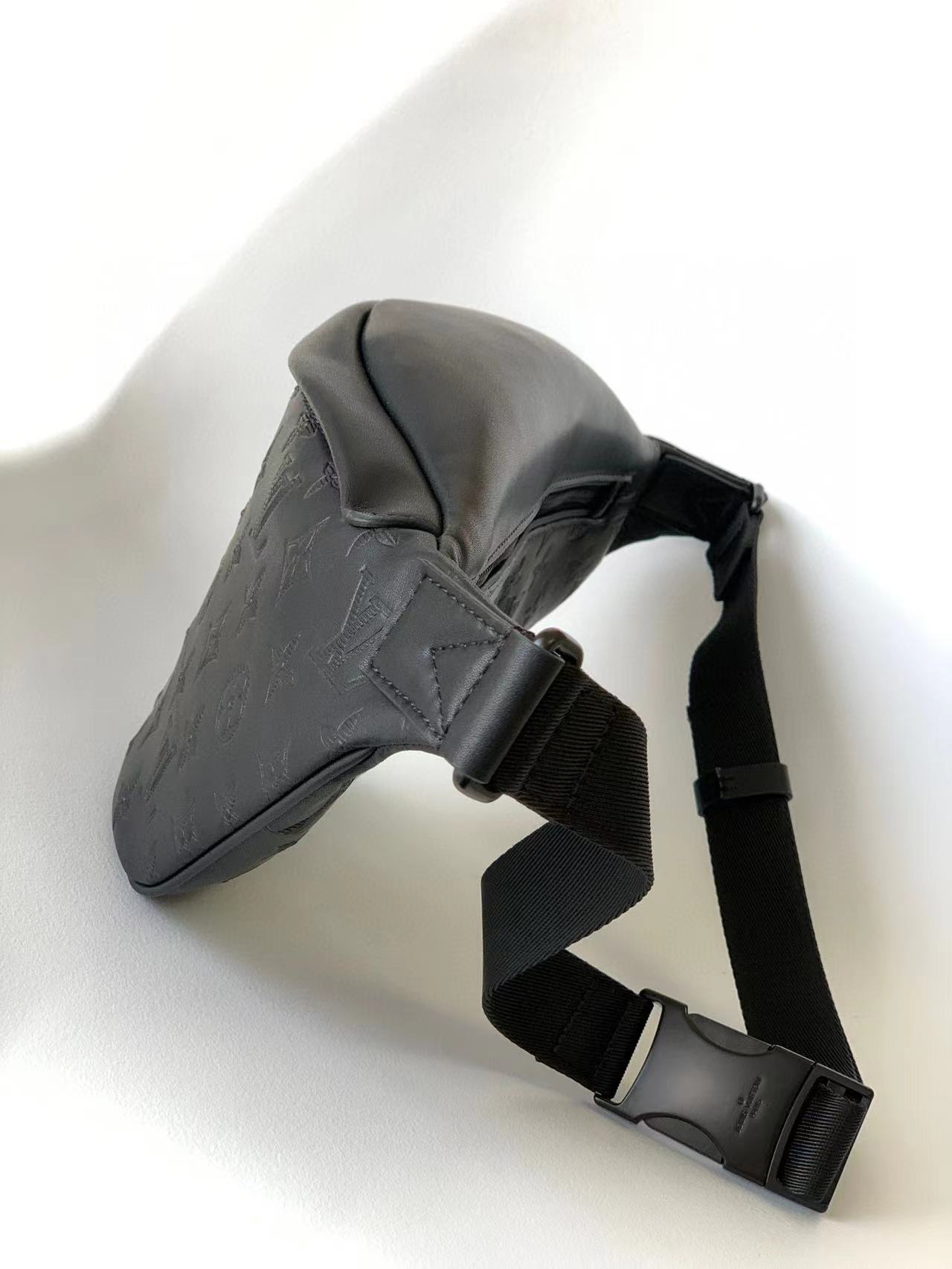 LV Handbags AAA(Men)-104