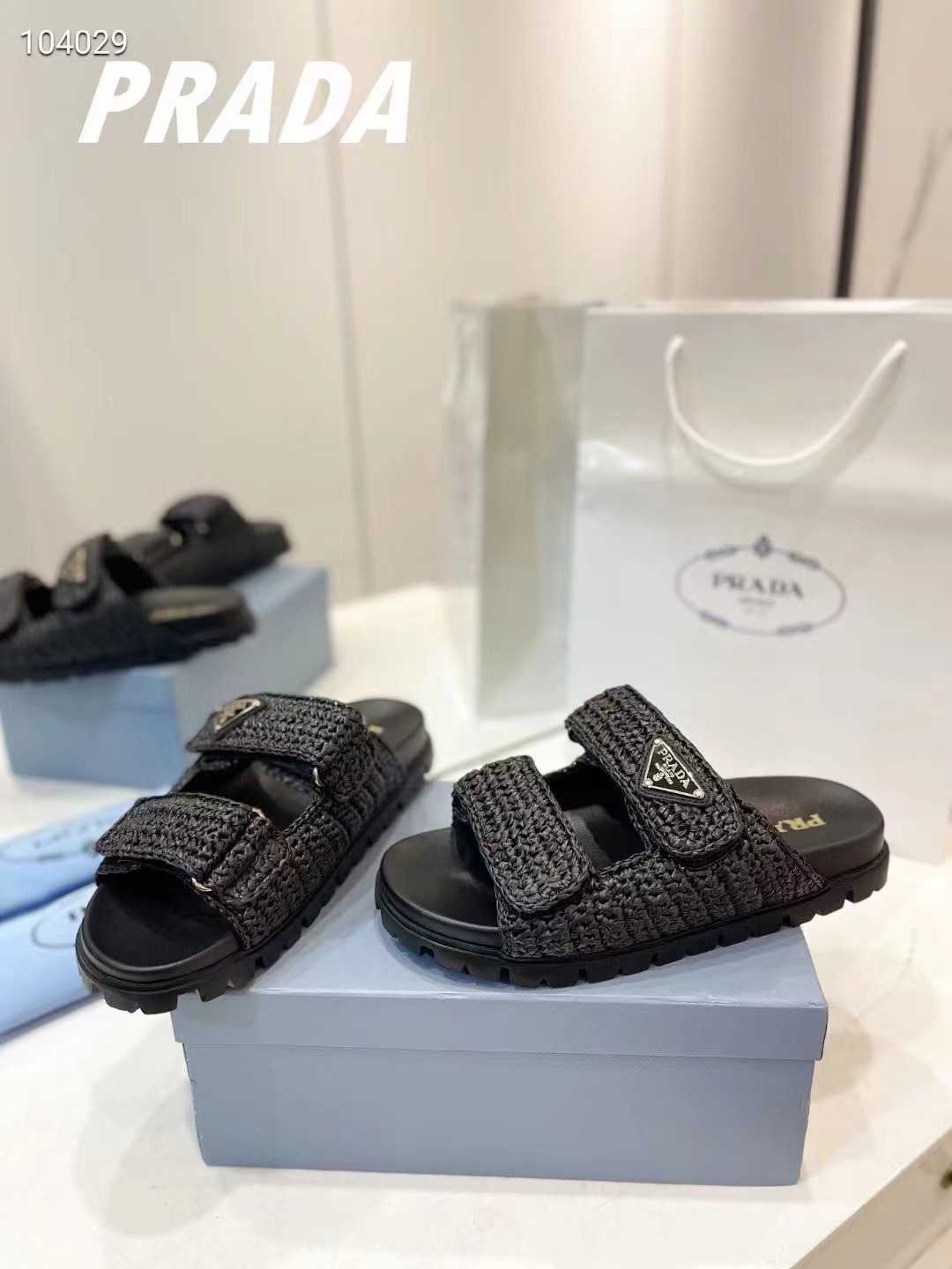 Pra*a slippers women(aaa)-014