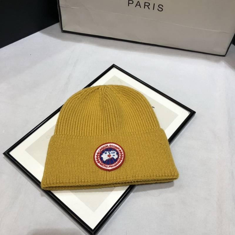 Can*a Go*e beanies-044