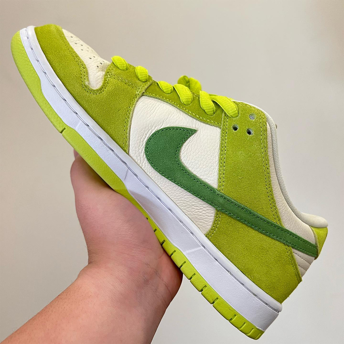Nike SB Dunk Low Green Apple Style