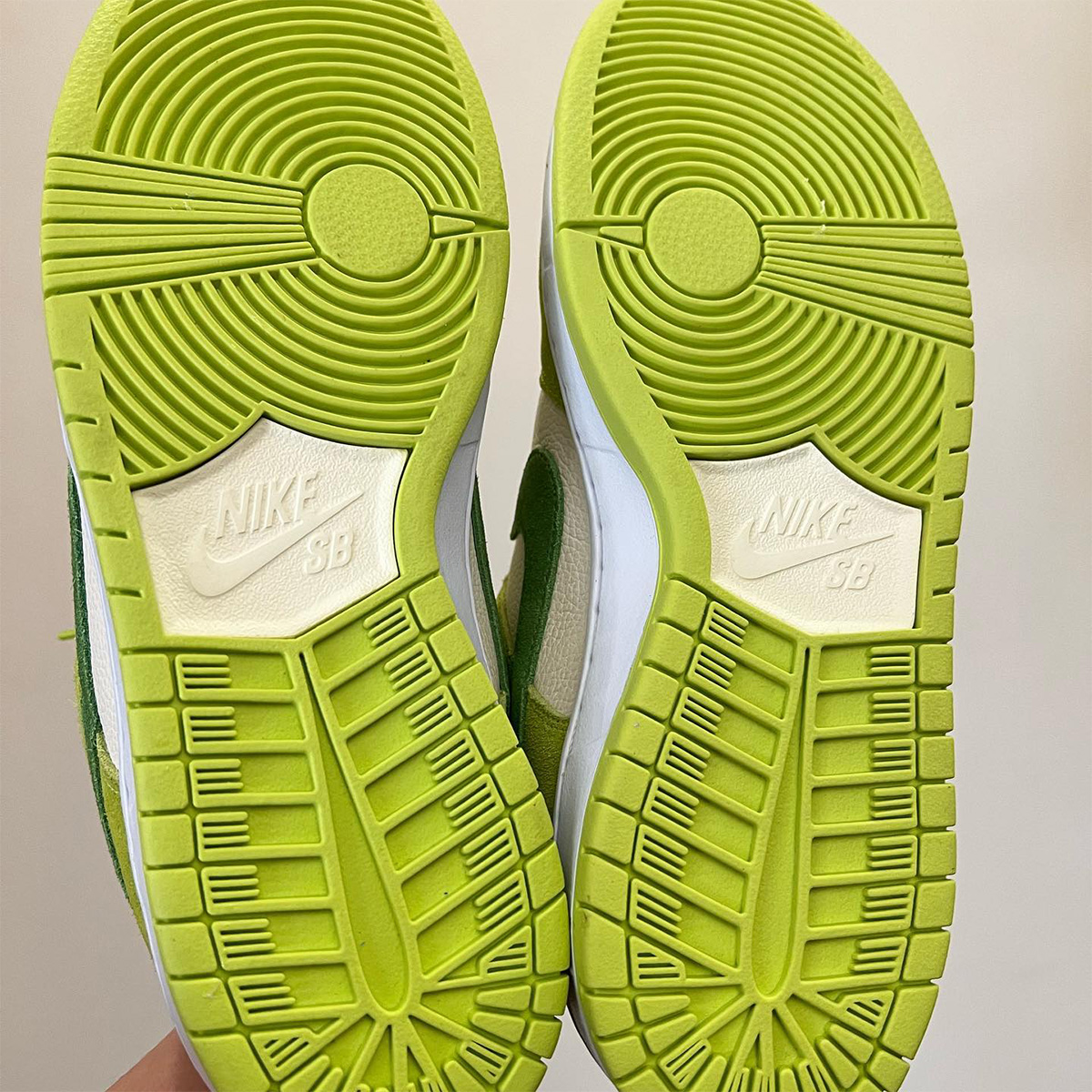 Nike SB Dunk Low Green Apple Style