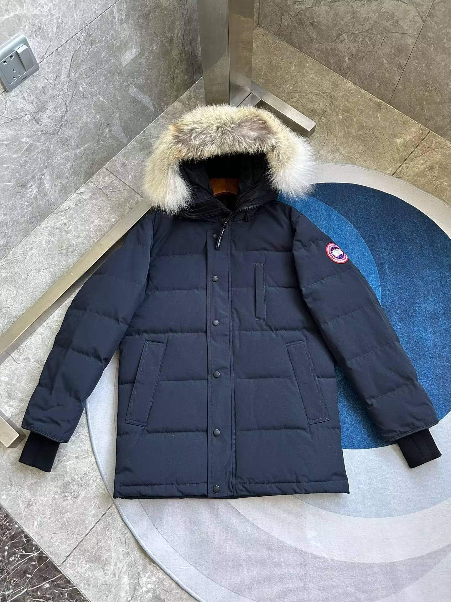 Can*a Go*e coat-381