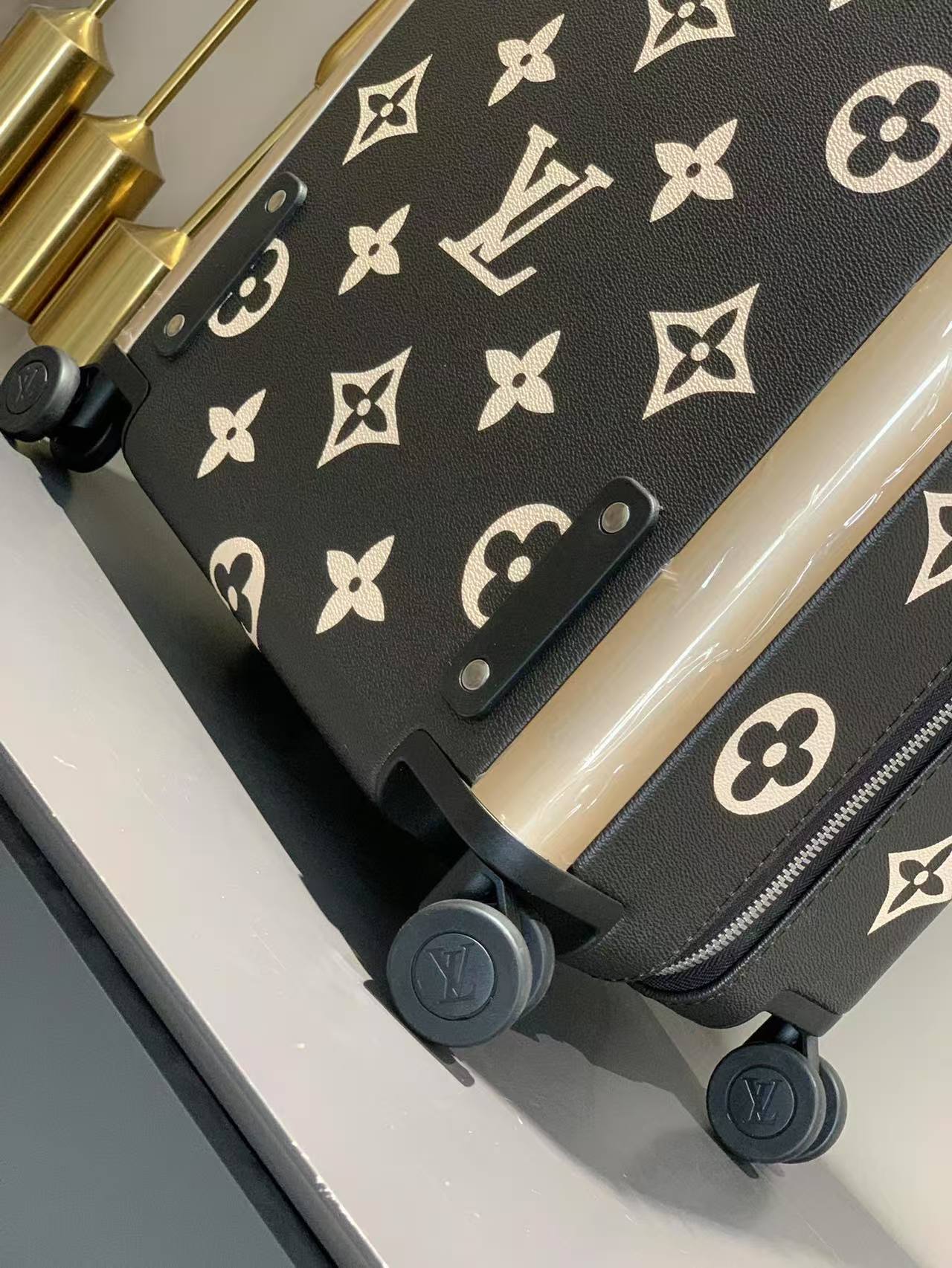 LV Suitcase(AAA)-004