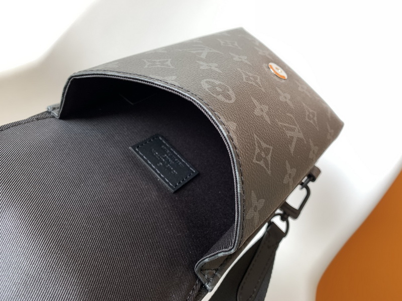 LV Handbags AAAA(Men)-164