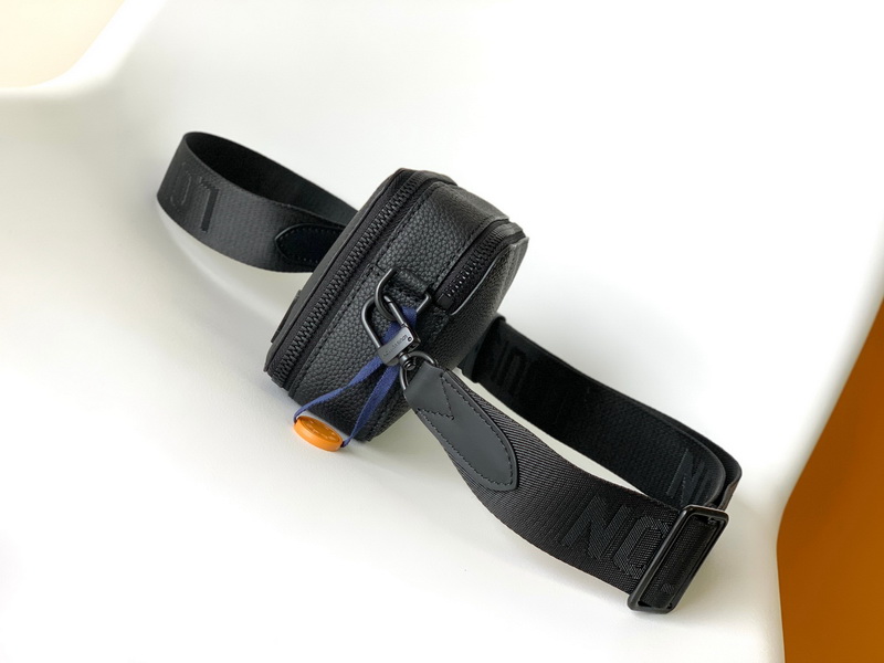 LV Handbags AAAA(Men)-186