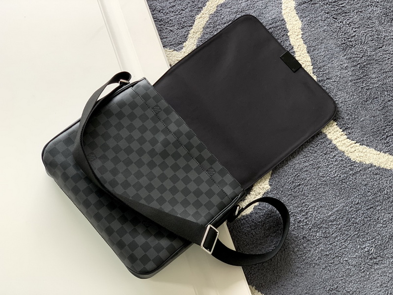 LV Handbags AAAA(Men)-199