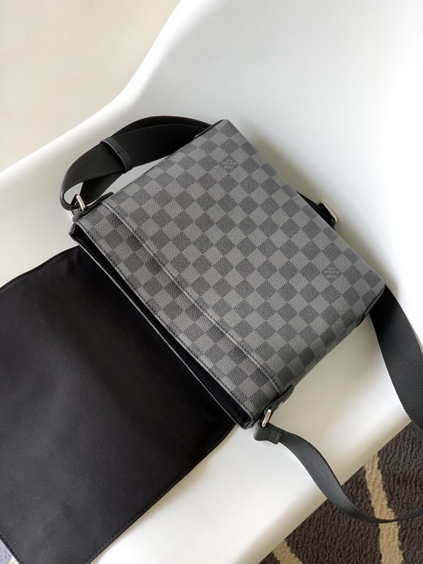 LV Handbags AAAA(Men)-204
