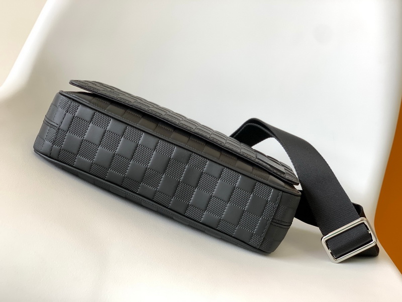 LV Handbags AAA(Men)-252