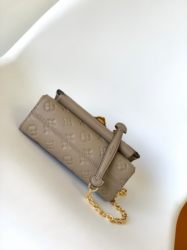 LV Handbags AAA(Women)-675