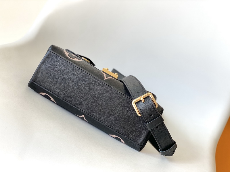 LV Handbags AAA(Women)-698